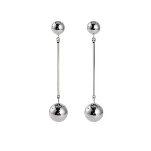 Jewelry - Silver ball drop earrings